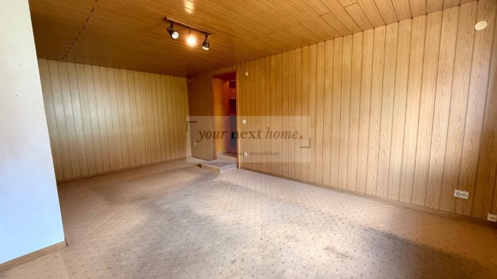 Doppelhaushälfte auf ca. 140 m² Wohnfläche mit großem Grundstück in Schiffweiler