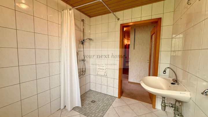 Doppelhaushälfte auf ca. 140 m² Wohnfläche mit großem Grundstück in Schiffweiler