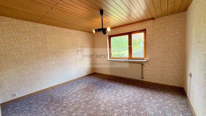 Doppelhaushälfte auf ca. 140 m² Wohnfläche mit großem Grundstück in Schiffweiler