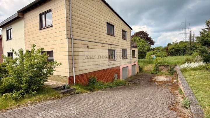 Doppelhaushälfte auf ca. 140 m² Wohnfläche mit großem Grundstück in Schiffweiler