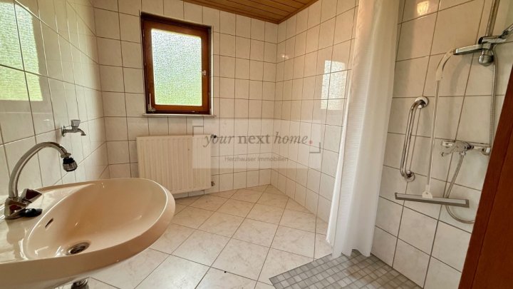 Doppelhaushälfte auf ca. 140 m² Wohnfläche mit großem Grundstück in Schiffweiler