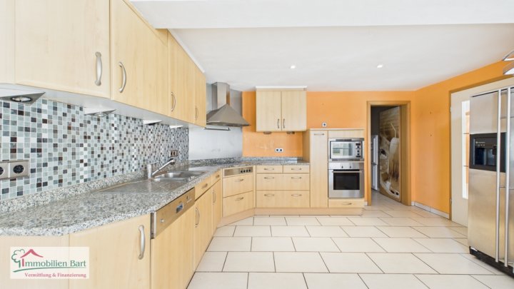 10 MIN. BIS ZUR LUX. GRENZE: GEPFLEGTES WOHNHAUS MIT 228 M² WFL. MIT FERNSICHT!