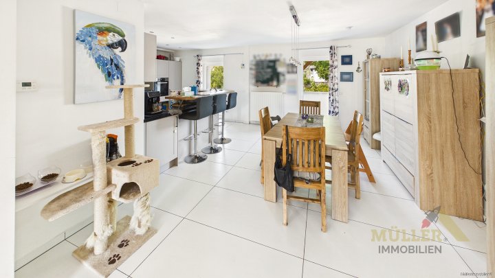 Moderne Doppelhaushälfte mit Photovoltaik-Anlage und Garten für die ganze Familie