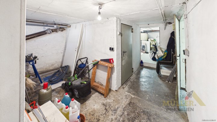 Moderne Doppelhaushälfte mit Photovoltaik-Anlage und Garten für die ganze Familie