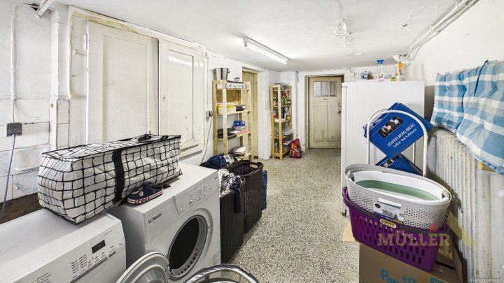 Moderne Doppelhaushälfte mit Photovoltaik-Anlage und Garten für die ganze Familie