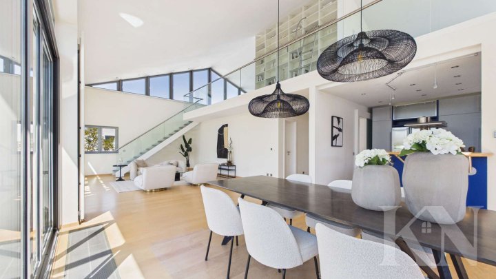 Exklusives Penthouse mit Galerie & Fernblick – Wohnen auf höchstem Niveau auf dem Triller!