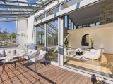 Terrasse mit Blick in das Wohnzimmer