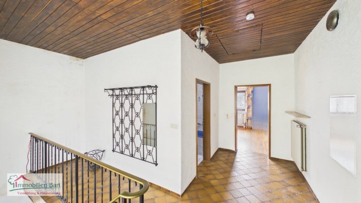 SOFORT FREI: EINFAMILIENHAUS MIT GARAGE UND EIGENEM WALDSTÜCK