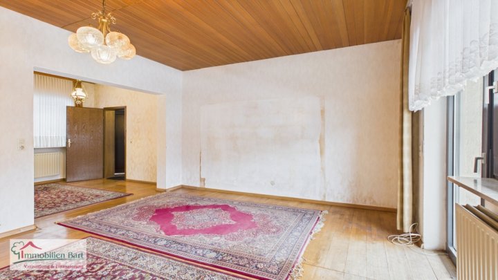 SOFORT FREI: EINFAMILIENHAUS MIT GARAGE UND EIGENEM WALDSTÜCK