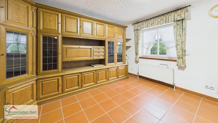 WOHNHAUS MIT 458 M² WOHNFLÄCHE IN LOSHEIM-HAUSBACH
