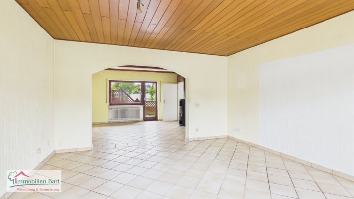 GRENZBEREICH: WOHNHAUS MIT 2 WOHNEINHEITEN IN TOP LAGE VON ORSCHOLZ