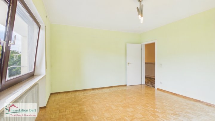 GRENZBEREICH: WOHNHAUS MIT 2 WOHNEINHEITEN IN TOP LAGE VON ORSCHOLZ