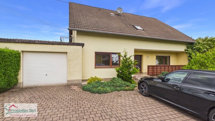 GRENZBEREICH: WOHNHAUS MIT 2 WOHNEINHEITEN IN TOP LAGE VON ORSCHOLZ