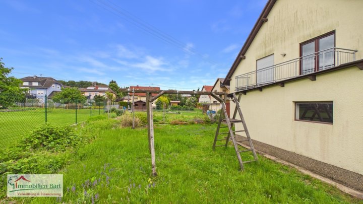 GRENZBEREICH: WOHNHAUS MIT 2 WOHNEINHEITEN IN TOP LAGE VON ORSCHOLZ