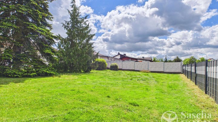 Freistehendes Einfamilienhaus mit heller Wohnatmosphäre, Gartenanlage und Garage, Dorf im Warndt