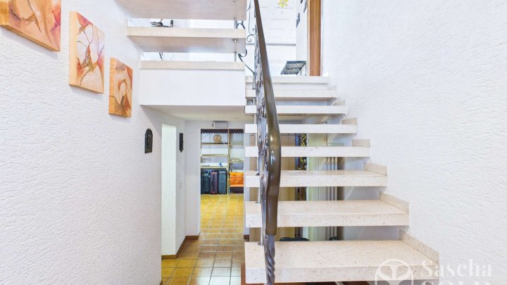 Freistehendes Einfamilienhaus mit heller Wohnatmosphäre, Gartenanlage und Garage, Dorf im Warndt