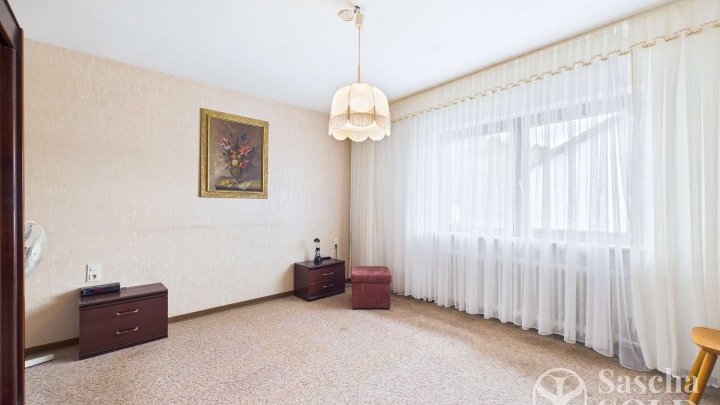 Freistehendes Einfamilienhaus mit heller Wohnatmosphäre, Gartenanlage und Garage, Dorf im Warndt