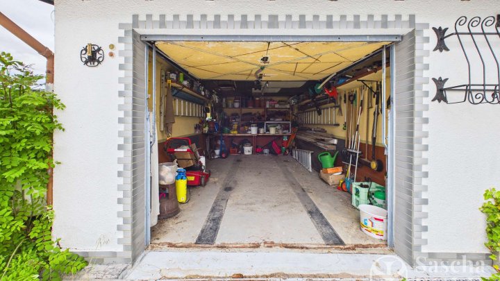 Freistehendes Einfamilienhaus mit heller Wohnatmosphäre, Gartenanlage und Garage, Dorf im Warndt