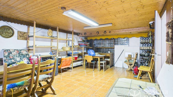 Freistehendes Einfamilienhaus mit heller Wohnatmosphäre, Gartenanlage und Garage, Dorf im Warndt