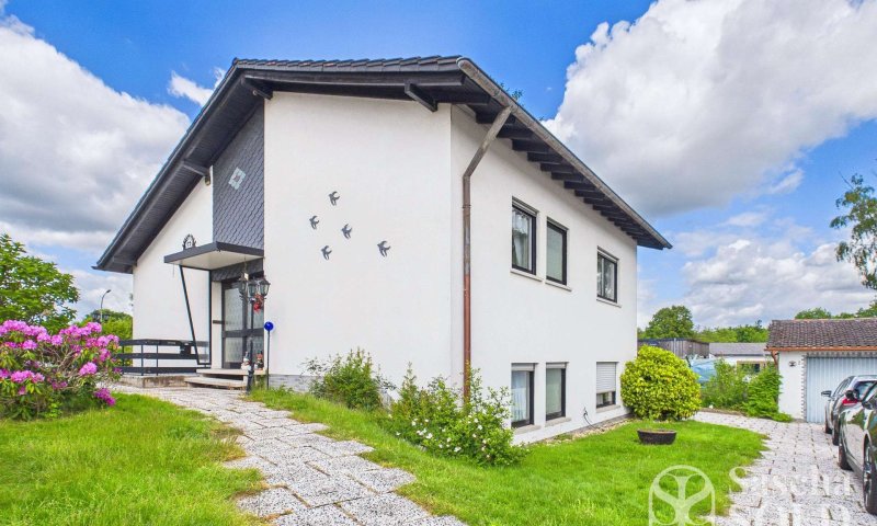 Freistehendes Einfamilienhaus mit heller Wohnatmosphäre, Gartenanlage und Garage, Dorf im Warndt