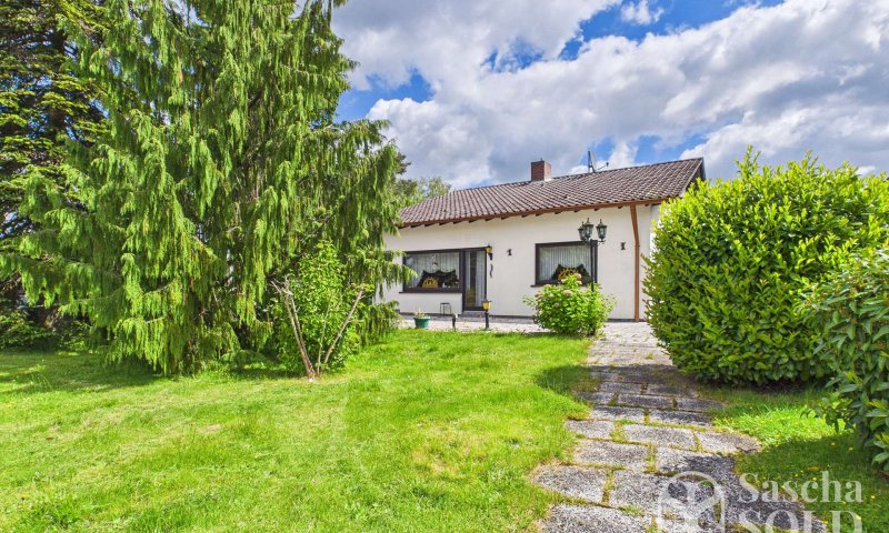 Helles Einfamilienhaus mit Glasfaser, Gartenanlage und Garage, Dorf im Warndt