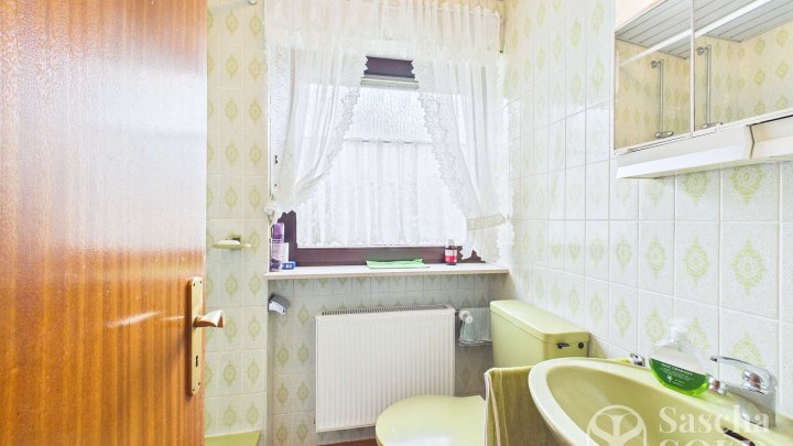 Freistehendes Einfamilienhaus mit heller Wohnatmosphäre, Gartenanlage und Garage, Dorf im Warndt