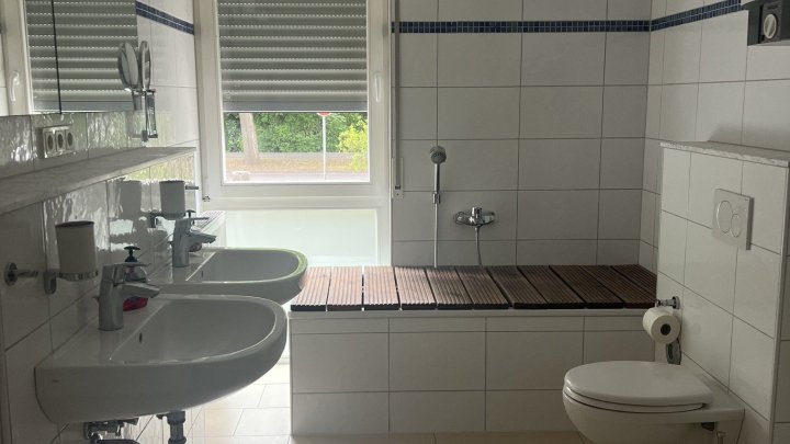 Großzügiges Wohnerlebnis im Herzen von Saarlouis - Moderne 5-Zimmer-Wohnung mit Balkon und hochwertiger Ausstattung