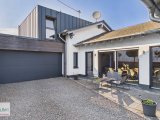 Terrasse neben dem Haus