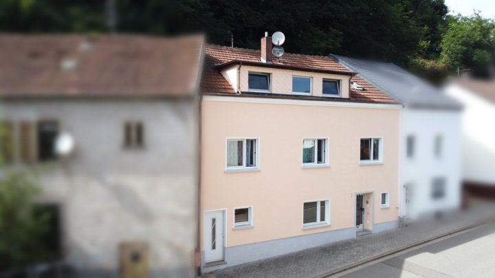 Wohnhaus mit zwei Wohneinheiten in zentraler Lage von Beckingen