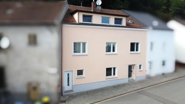 Wohnhaus mit zwei Wohneinheiten in zentraler Lage von Beckingen