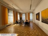 Saal mit Parkettboden