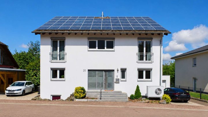 Bezugsfrei ab August - Hochwertiges Familiendomizil mit Kamin, Garten und moderner Energietechnik