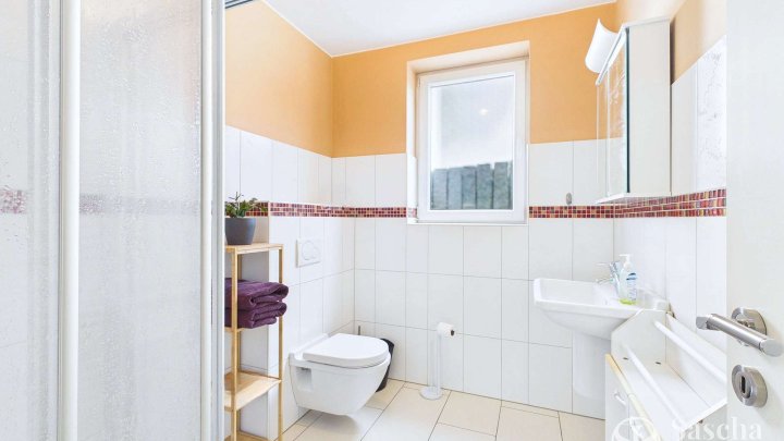 Großzügiges und hochwertiges Familiendomizil mit Kamin, Garten und moderner Energietechnik