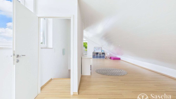 Großzügiges und hochwertiges Familiendomizil mit Kamin, Garten und moderner Energietechnik
