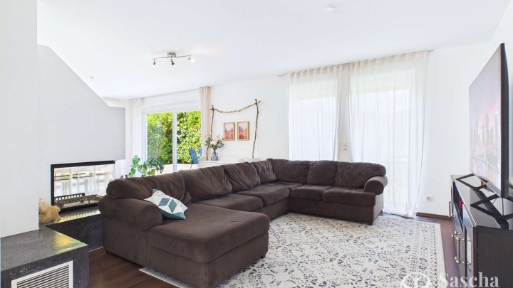 Großzügiges und hochwertiges Familiendomizil mit Kamin, Garten und moderner Energietechnik