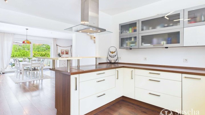 Großzügiges und hochwertiges Familiendomizil mit Kamin, Garten und moderner Energietechnik