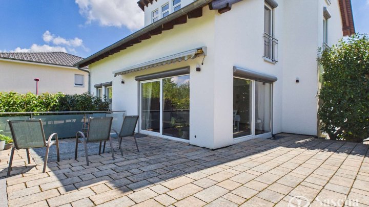 Großzügiges und hochwertiges Familiendomizil mit Kamin, Garten und moderner Energietechnik