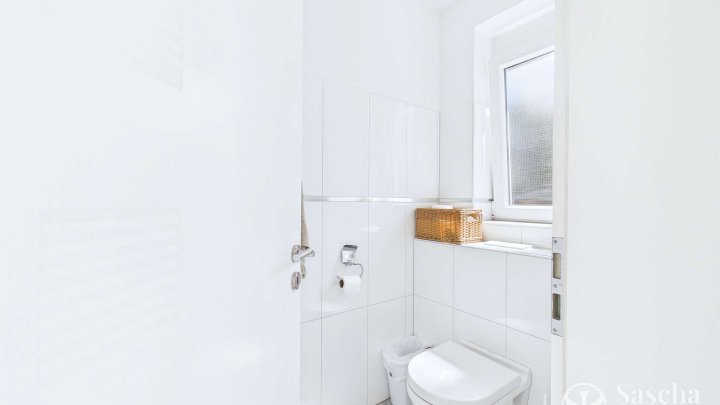 Großzügiges und hochwertiges Familiendomizil mit Kamin, Garten und moderner Energietechnik