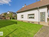 Seitenansicht mit Garten