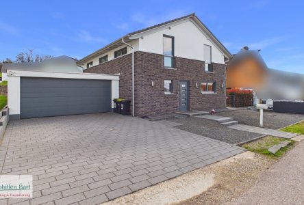 Garage und Stellplätze 