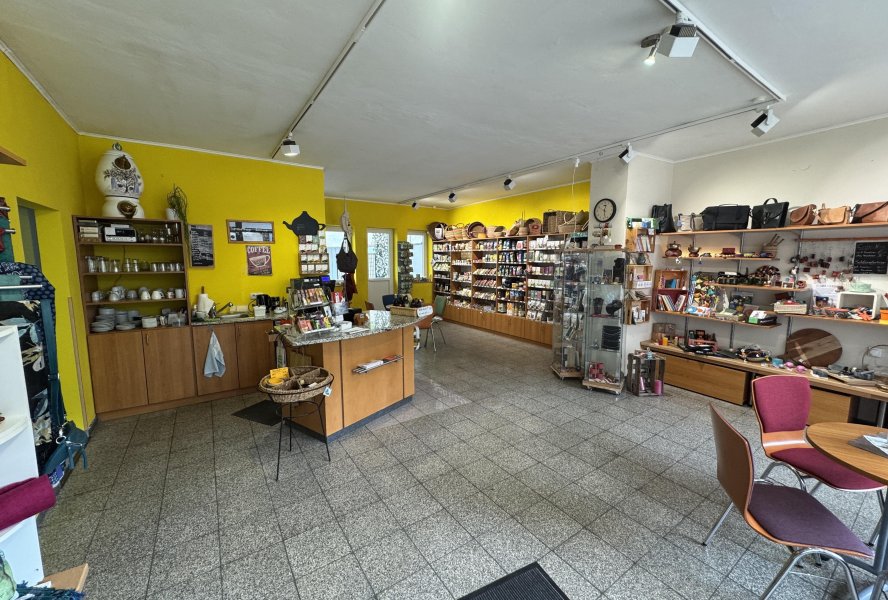 Gewerbeeinheit (rechts)