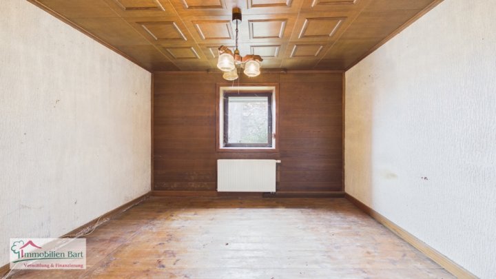 GRENZE L-REMICH: RENOVIERUNGSBEDÜRFTIGES BAUERNHAUS MIT GROßER SCHEUNE UND GARAGE IN METTLACH-FAHA