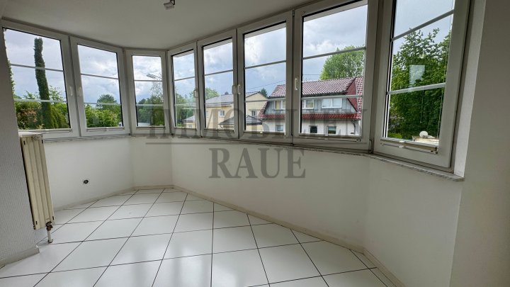 SELTENHEIT IN HERRENSOHR - EIGENTUMSWOHNUNG MIT TERRASSE, GARTENANTEIL UND GARAGE - SOFORT FREI