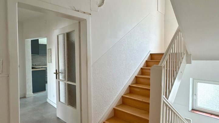 Großzügiges Haus, 410m² Gesamtfläche in ruhiger Seitenstraße von Saarbrücken-West