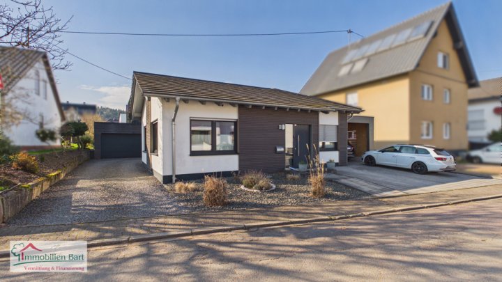 GRENZNÄHE LUXEMBURG: GEPFLEGTES A+ HOLZHAUS, 5 SCHLAFZIMMER, 230 M³ WFL. TOP LAGE BEI SAARBURG