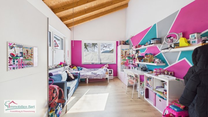 GRENZNÄHE LUXEMBURG: GEPFLEGTES A+ HOLZHAUS, 5 SCHLAFZIMMER, 230 M³ WFL. TOP LAGE BEI SAARBURG