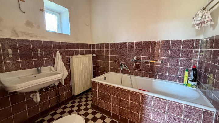 NIEDERWÜRZBACH - Helles Einfamilienhaus mit Garten in ruhiger Lage