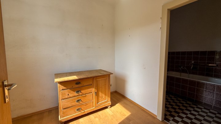 NIEDERWÜRZBACH - Helles Einfamilienhaus mit Garten in ruhiger Lage