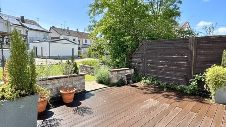 Gepflegtes 2-Familienhaus mit Garten und Terrassen, bereits Teileigentum gebildet