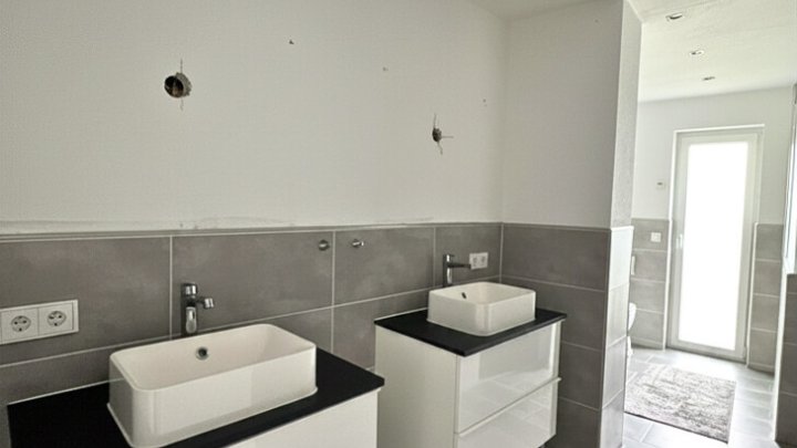 Gepflegtes 2-Familienhaus mit Garten und Terrassen, bereits Teileigentum gebildet